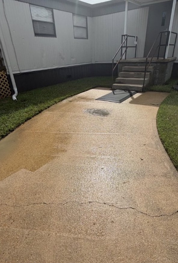 Curved Walkway Pressure Washing after